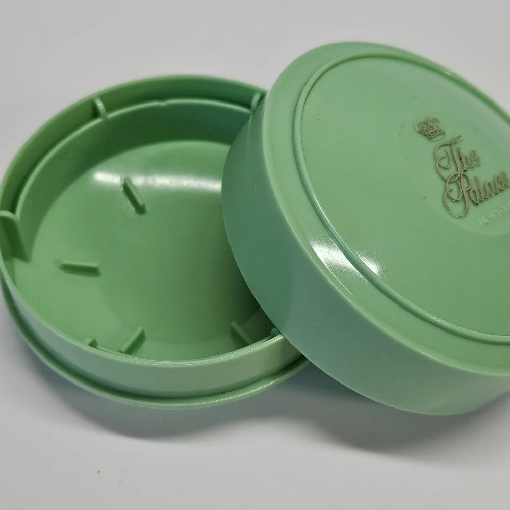 VINTAGE The Helmsley Palace Hotel New York Bar Soap Green Plastic Case Set 2